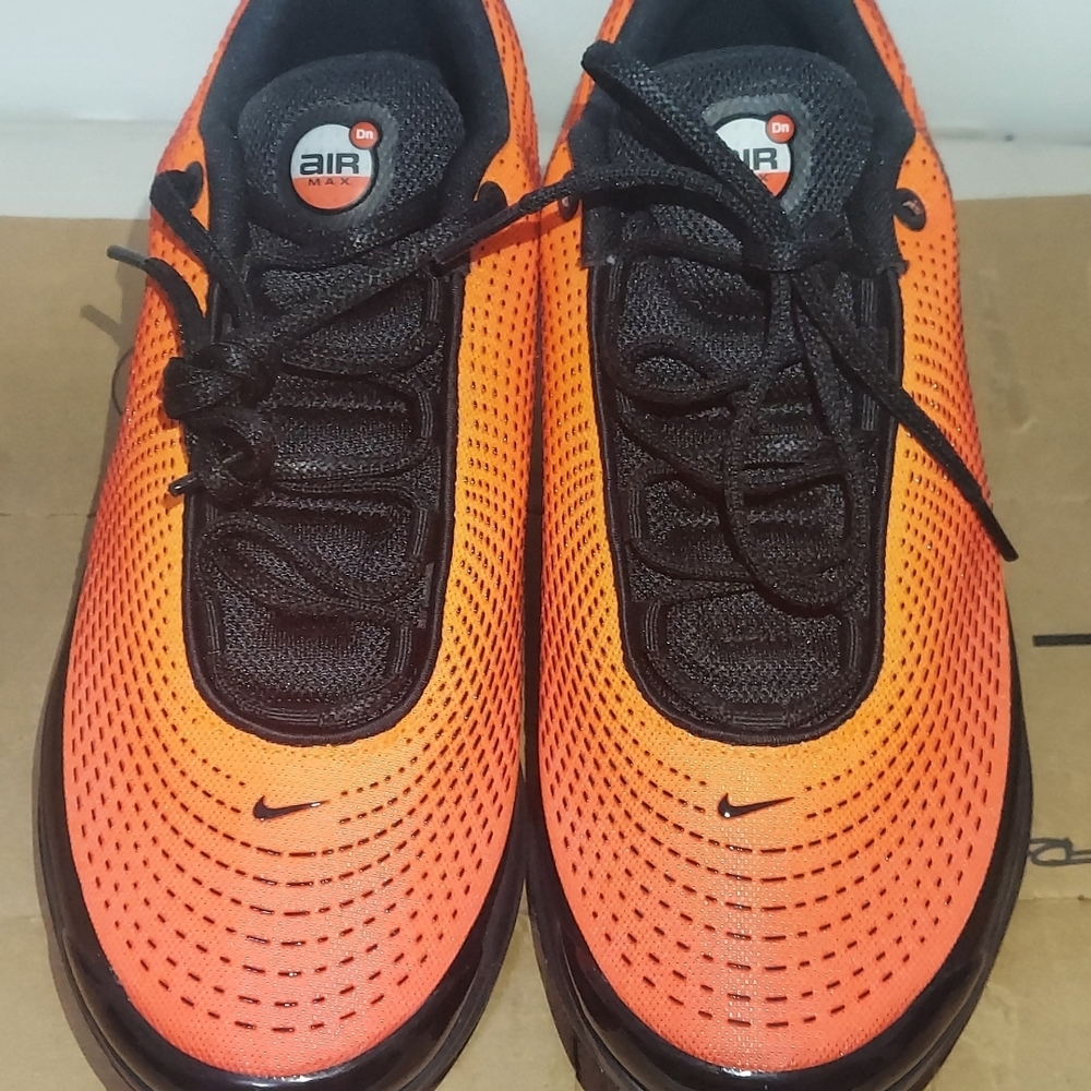 Nike Air Max DN Total Orange Black  Lace Up Mesh Sneakers Men sz 10